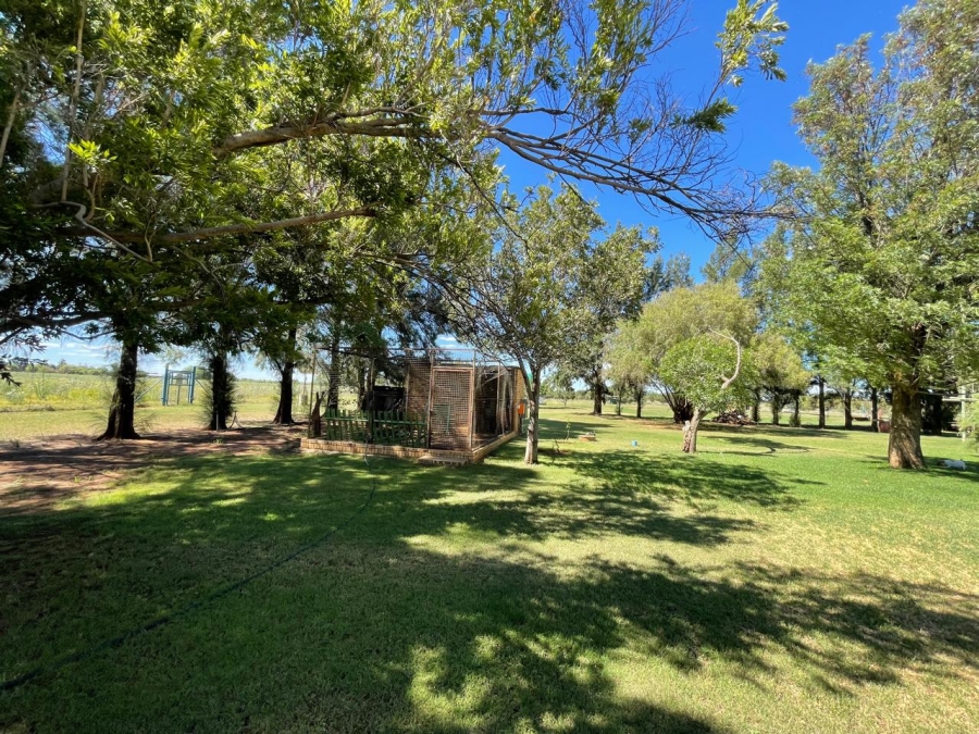 6 Bedroom Property for Sale in Bloemhof Rural North West